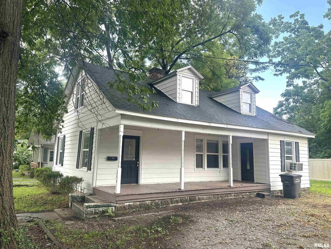 604 W Walnut St., Carbondale, IL 62901