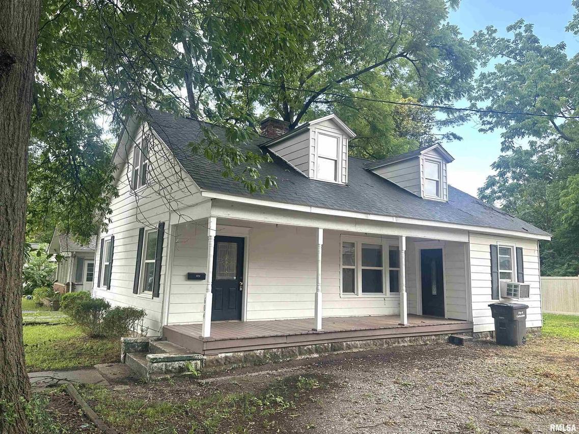 604 W Walnut St., Carbondale, IL 62901
