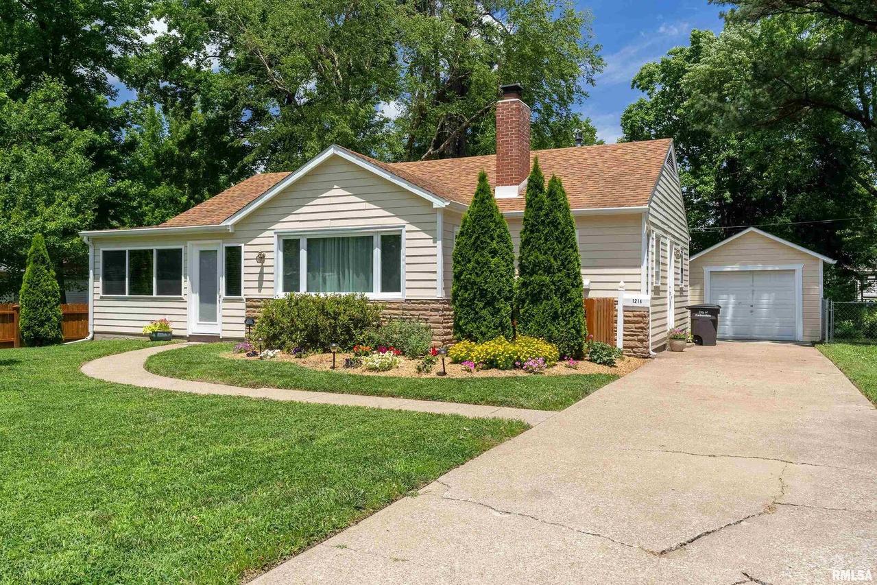 1214 W Carter St., Carbondale, IL 62901