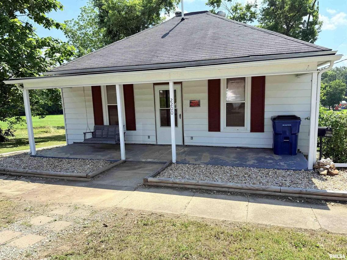 2200 Forest St., Eldorado, IL 62930
