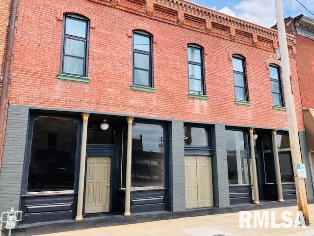 6 S Division St., Duquoin, IL 62832