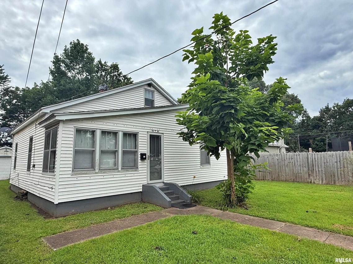 206 W 17th St., Metropolis, IL 62960
