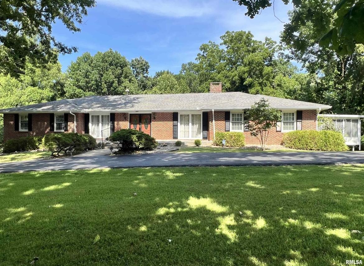 112 Birdsong Dr., Carbondale, IL 62903