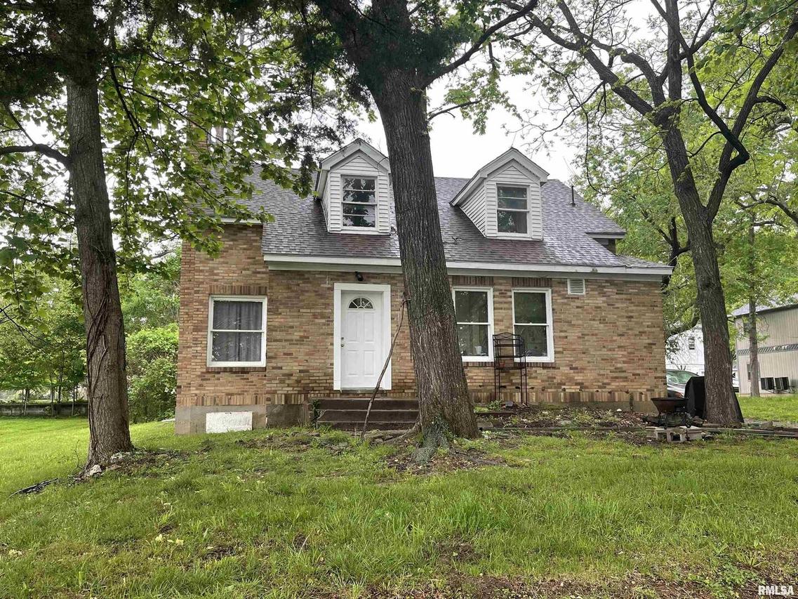 906 S Elizabeth St., Carbondale, IL 62901