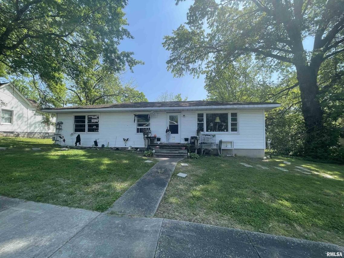 115 S Forest Ave., Carbondale, IL 62901