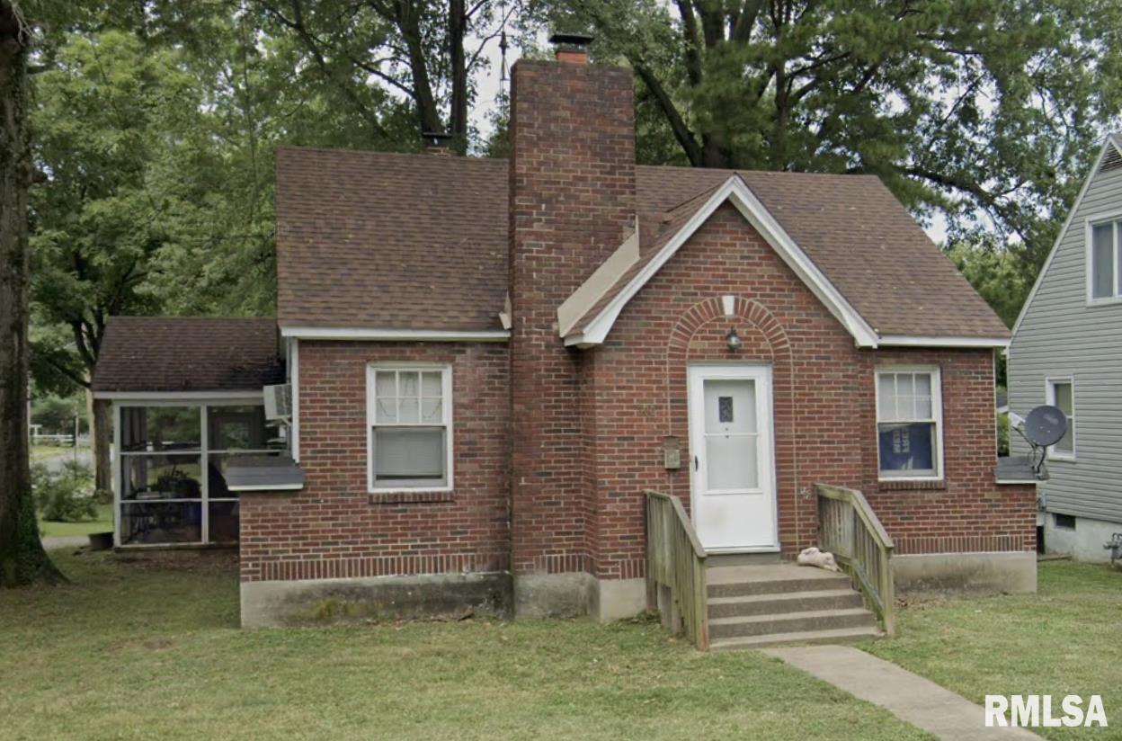 300 N Oakland Ave., Carbondale, IL 62901