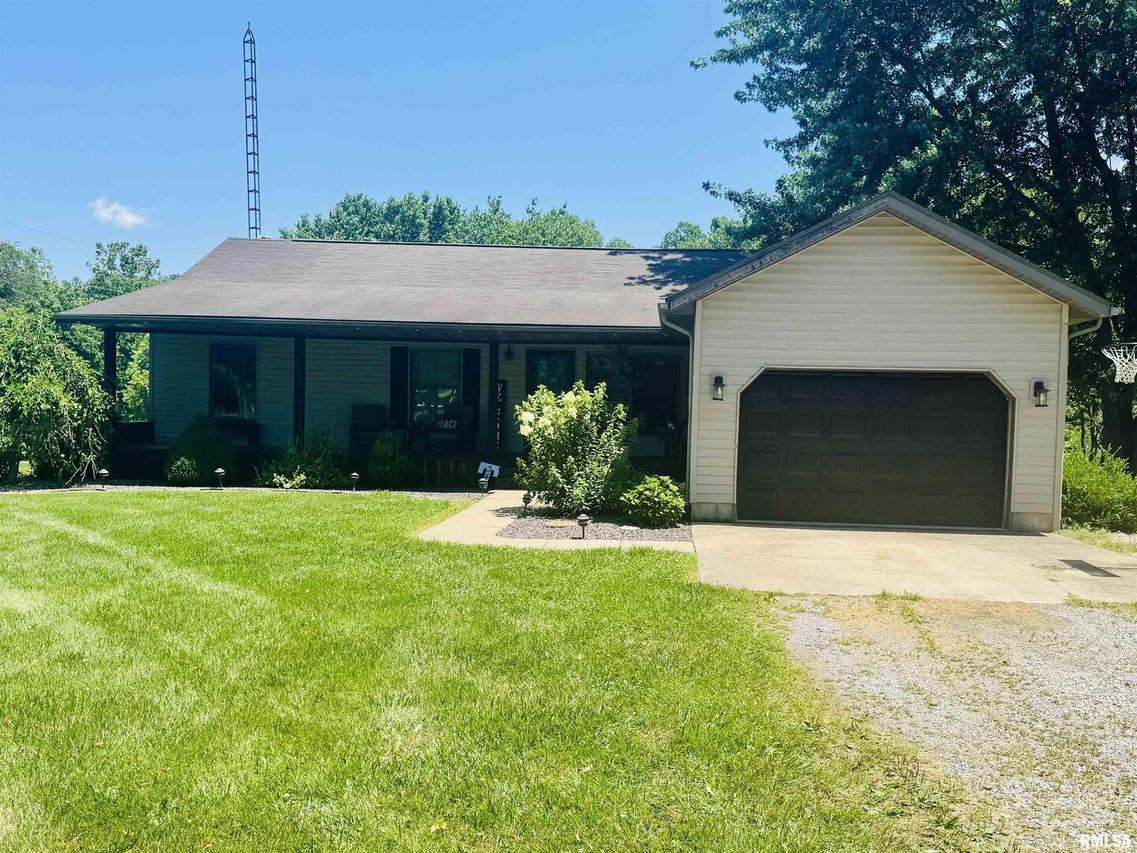 348 Medlin Rd., Walnut Hill, IL 62893