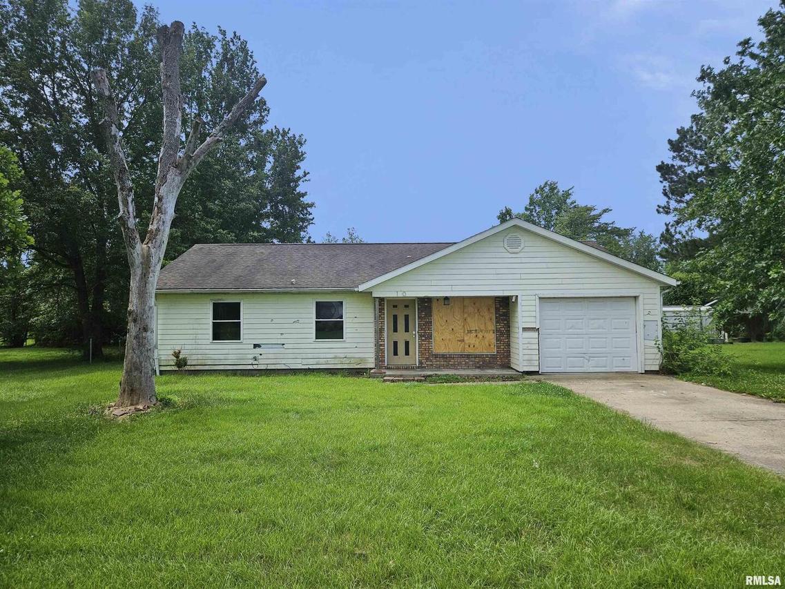 1605 E Pickett Ln., Marion, IL 62959