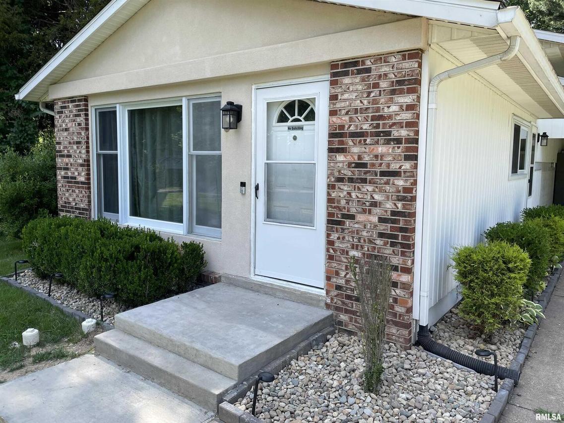 304 S Plover Dr., Carbondale, IL 62901