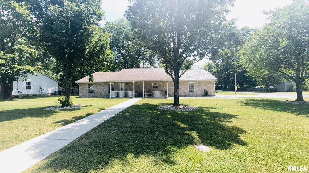 902 N Buchanan St., Benton, IL 62812