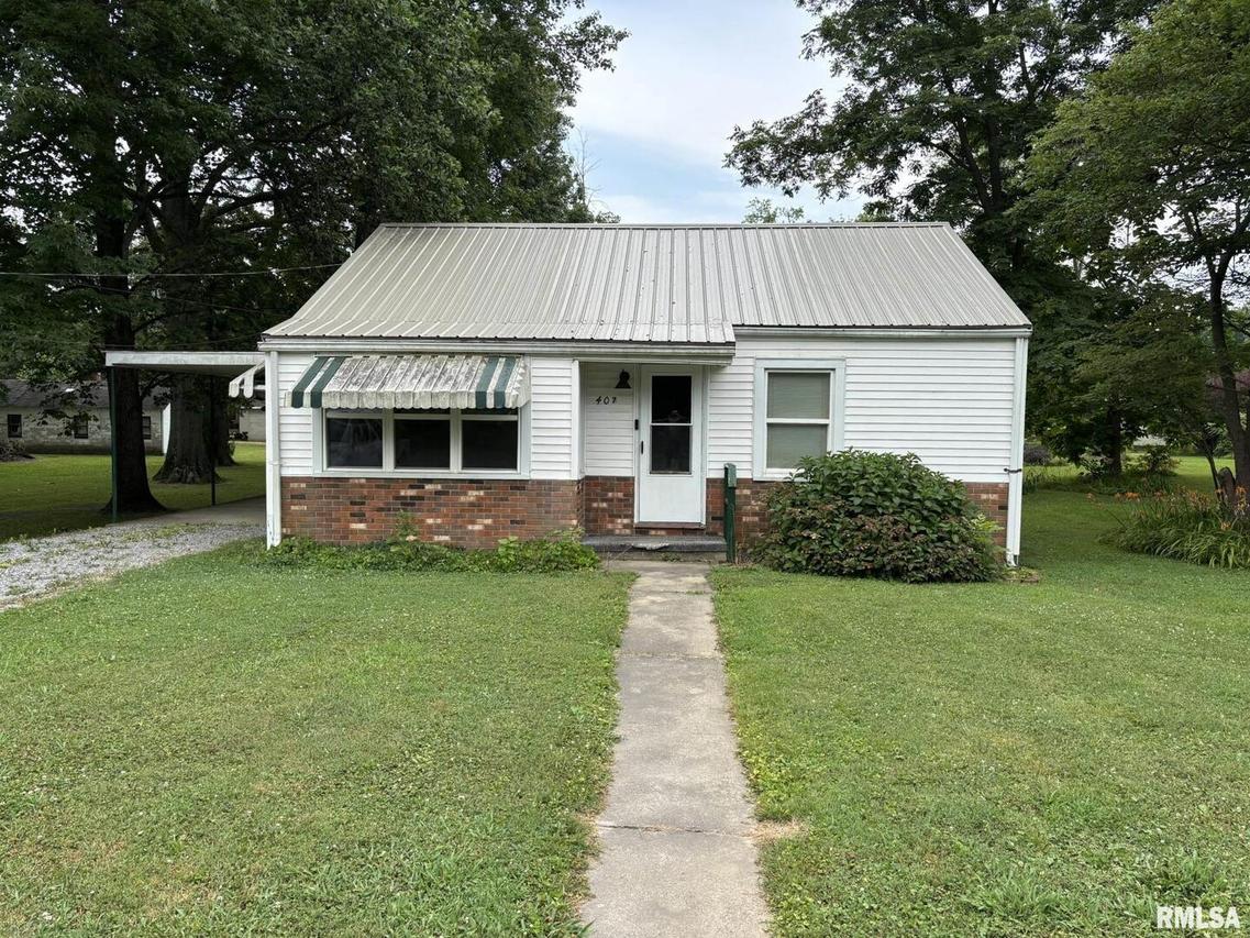 407 W Isabelle Pl., Mcleansboro, IL 62859