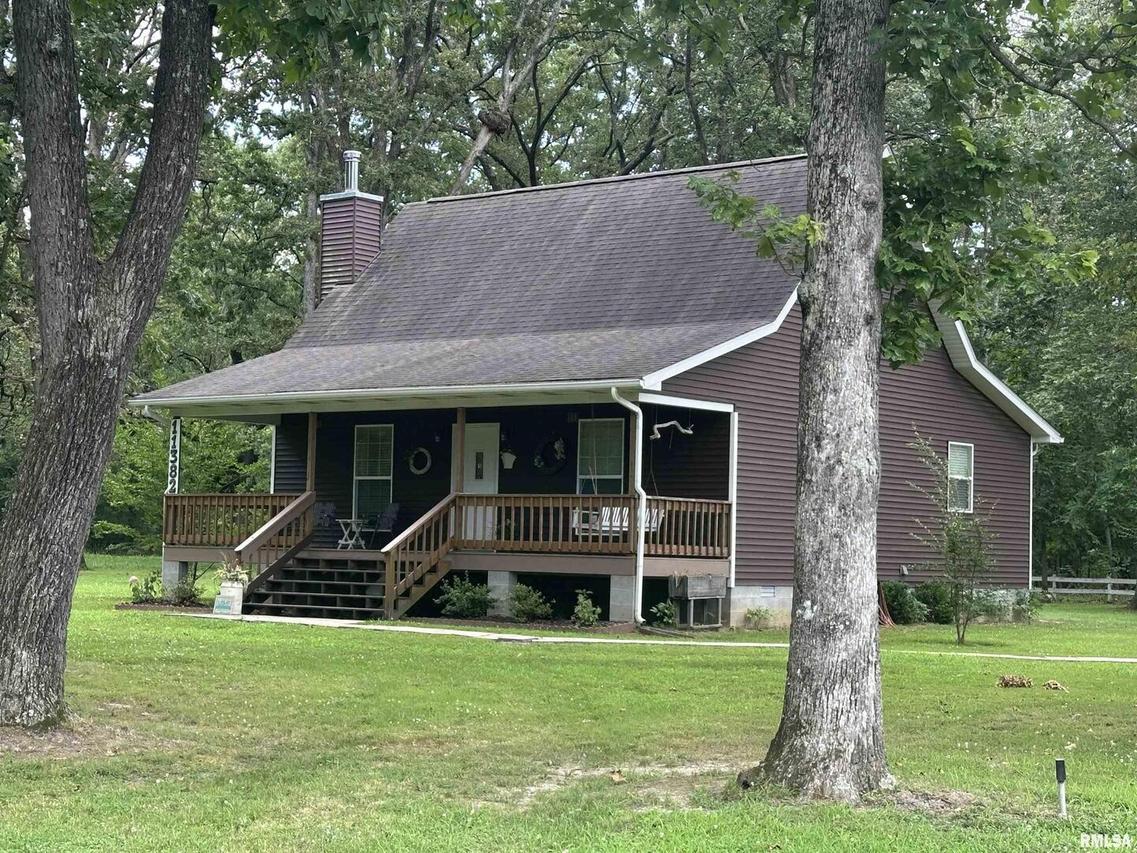 11382 Petroff Rd., Benton, IL 62812