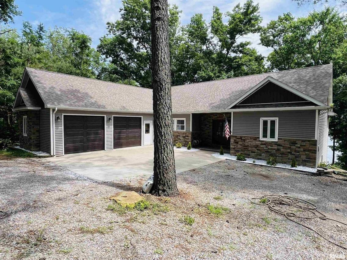 65 Stony Point, Goreville, IL 62939