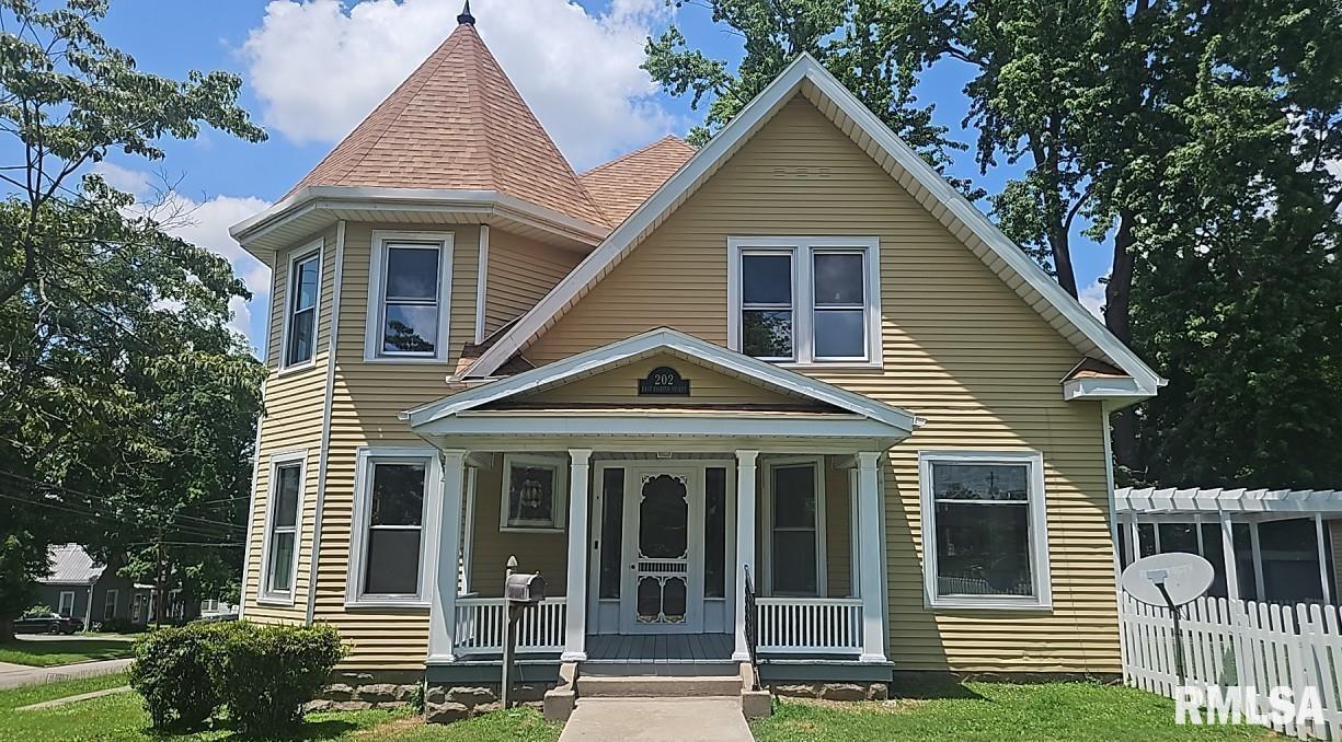 202 E 8th St., Mt Carmel, IL 62863