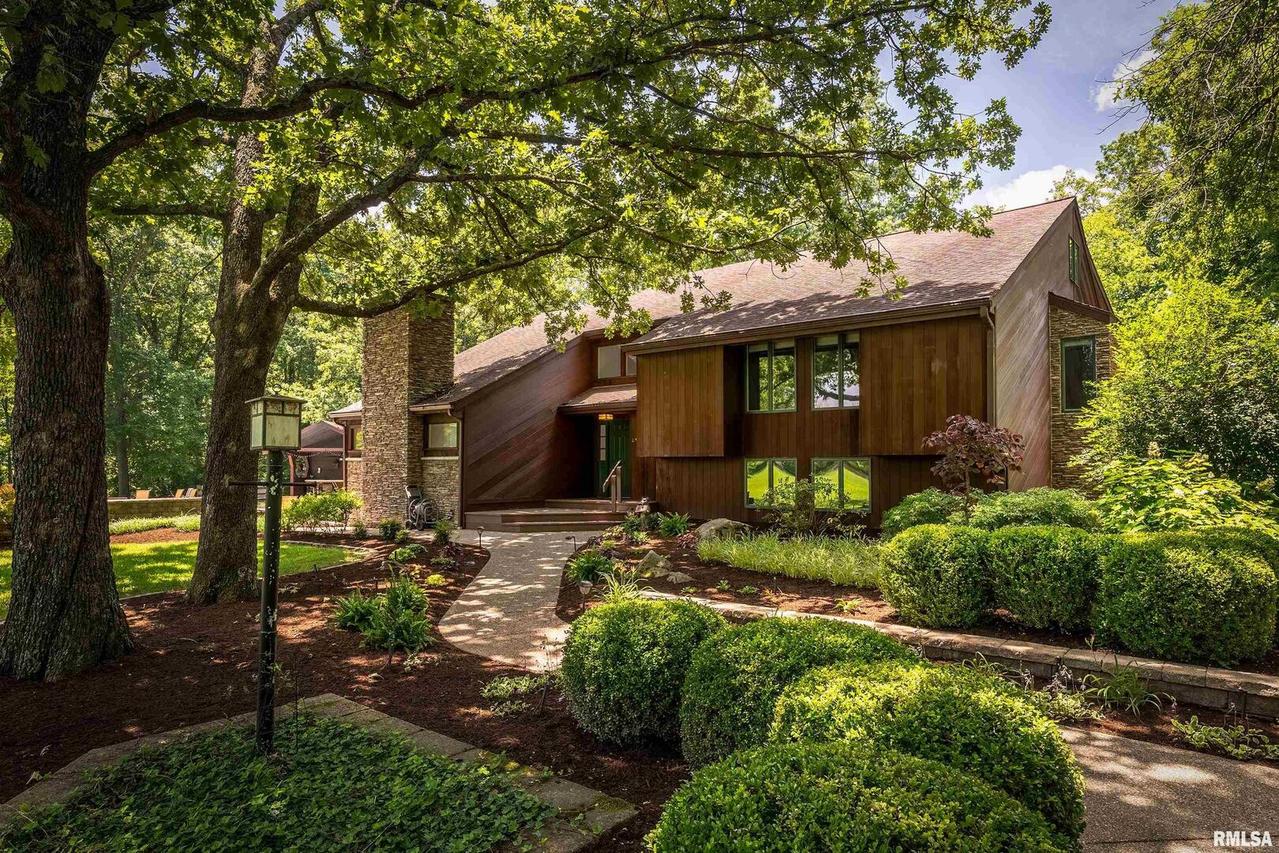 72 Blackhawk Dr., Carbondale, IL 62901