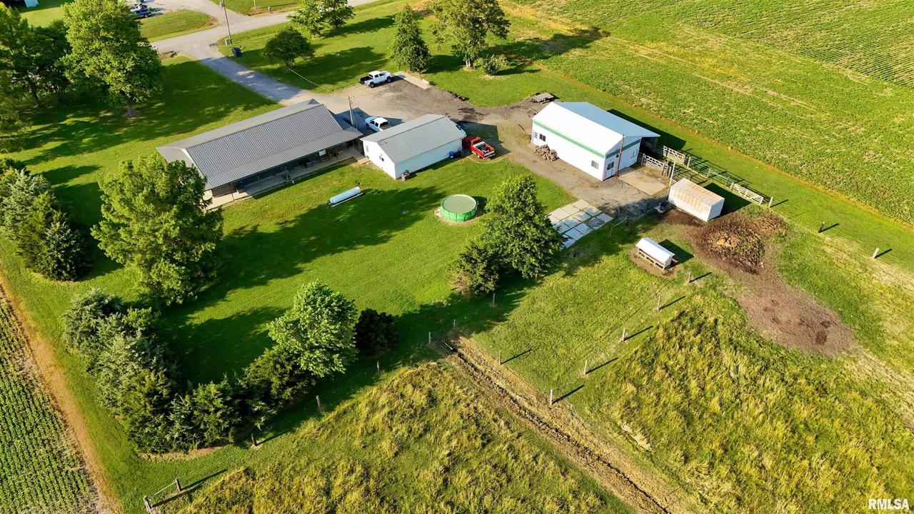 232 Palm Ln., Flora, IL 62839