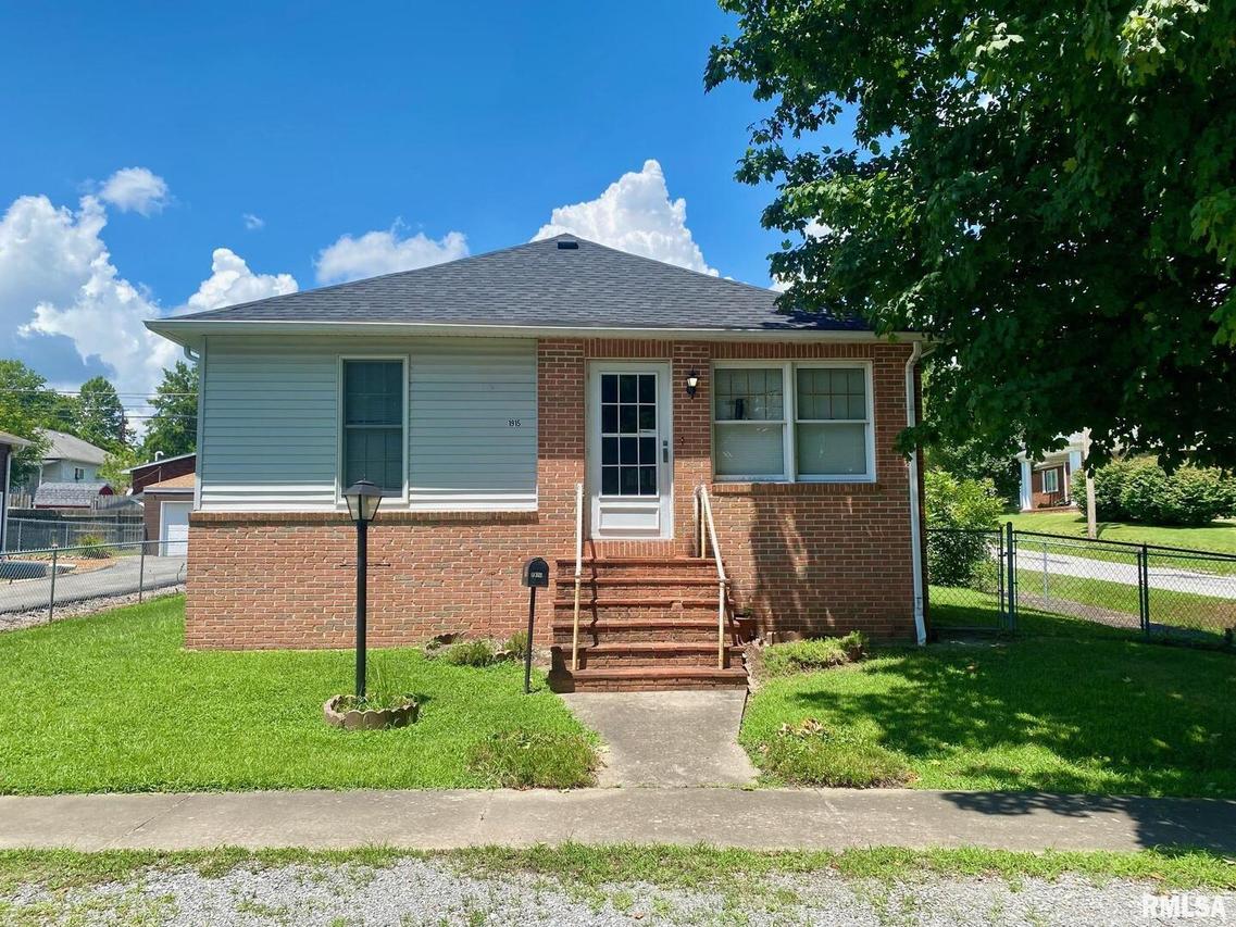 1915 E Oak St., West Frankfort, IL 62896