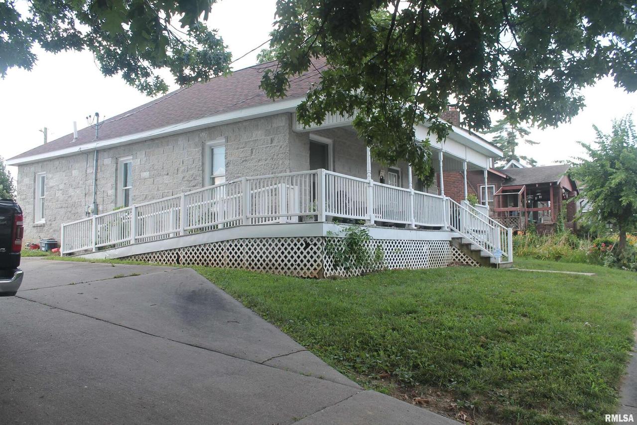 205 W Cherry St., Carbondale, IL 62901