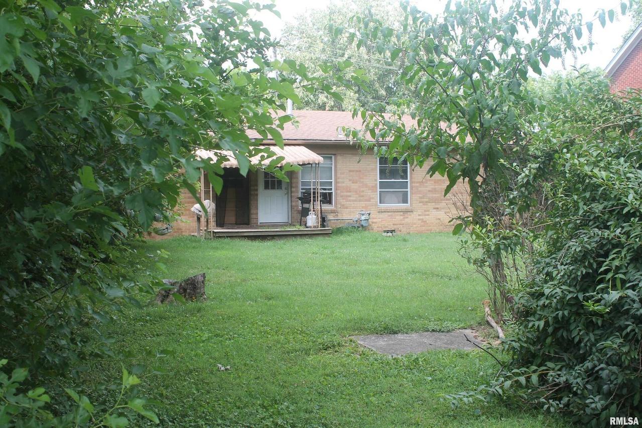 813 W Walnut St., Carbondale, IL 62901