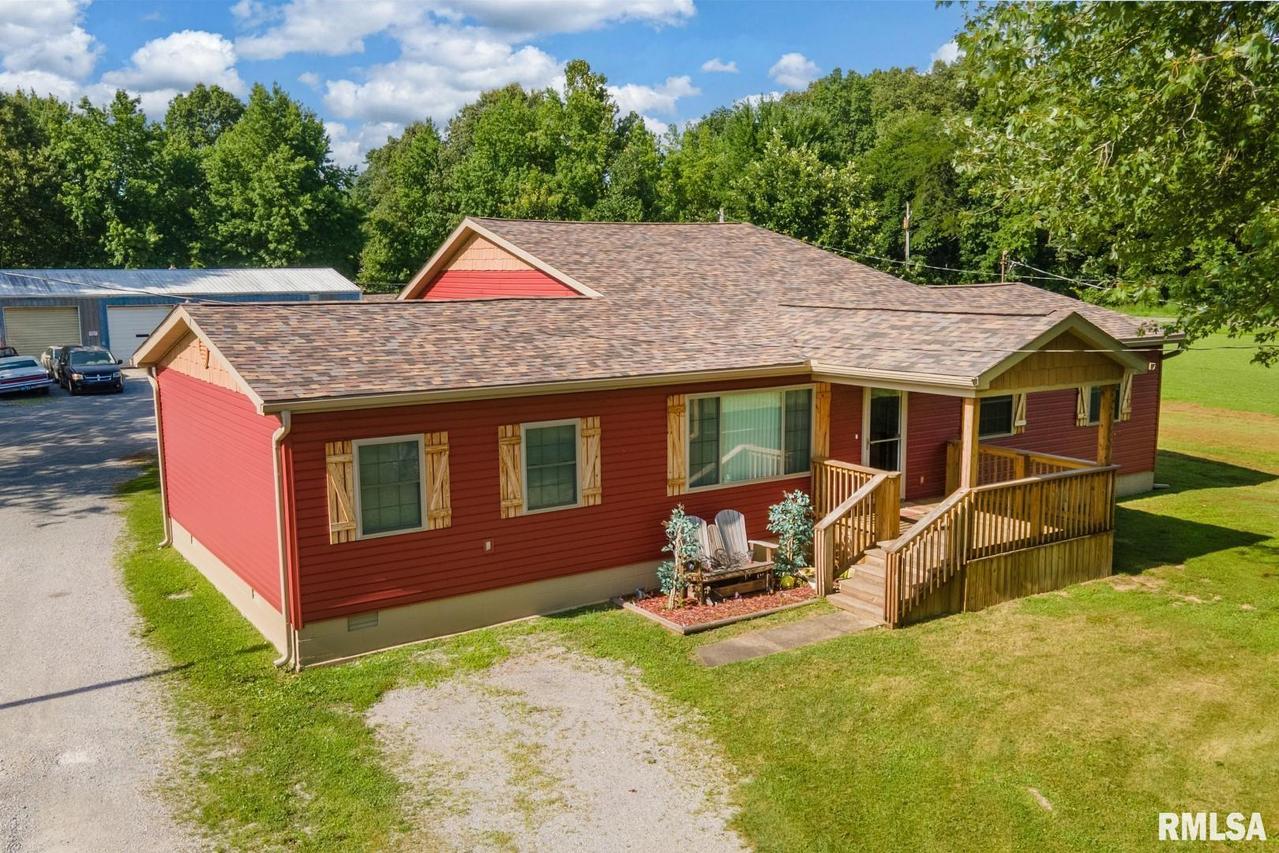 13585 Lawrence Rd., West Frankfort, IL 62896