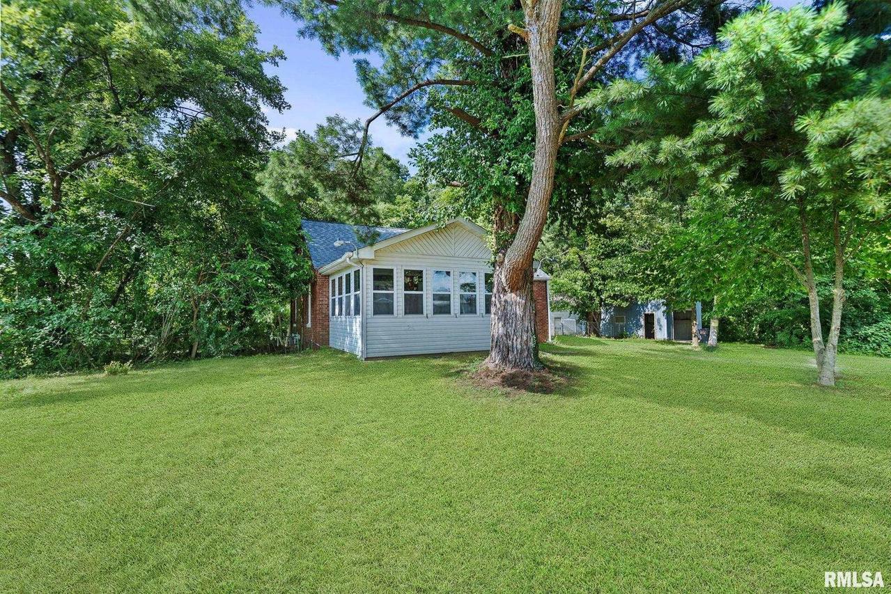 303 E South St., Mulberry Grove, IL 62282