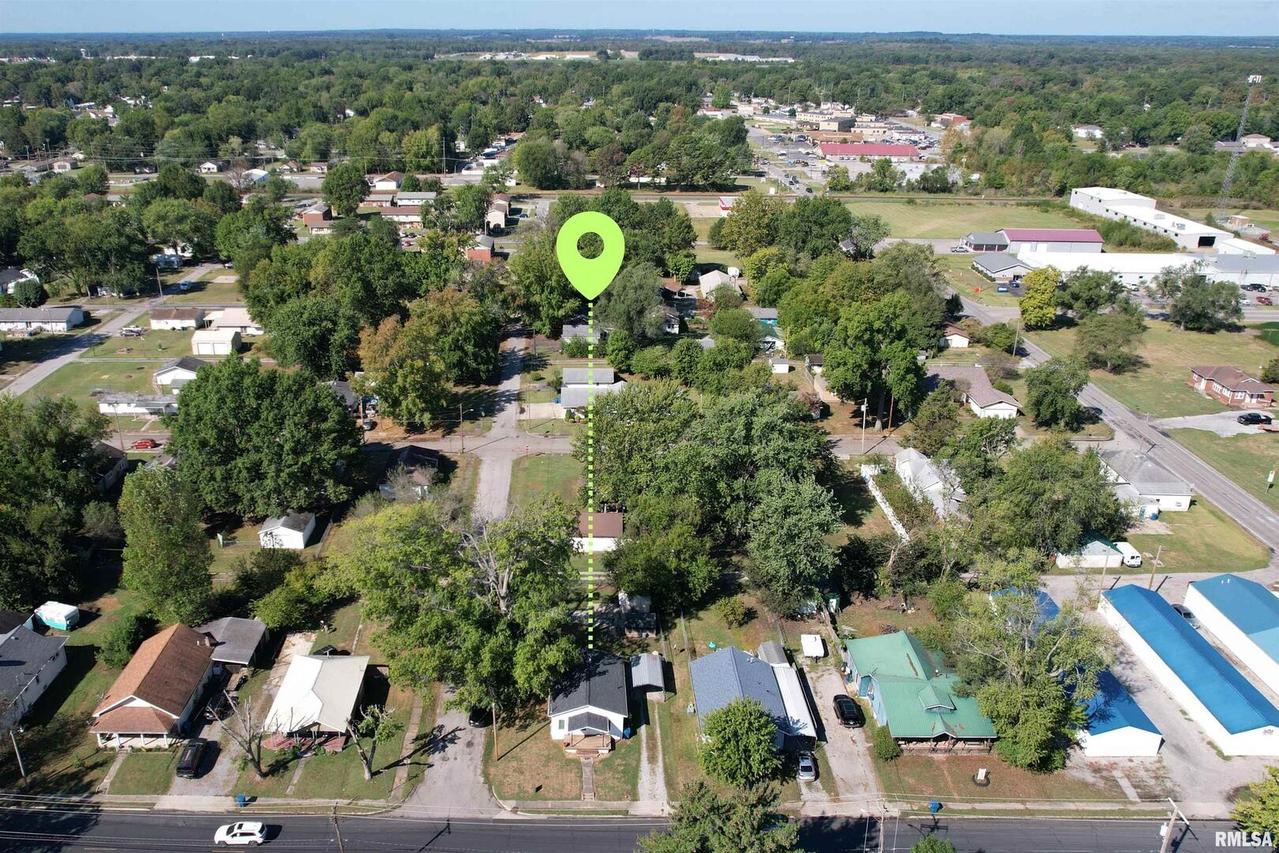 1201 N Mcleansboro St., Benton, IL 62812