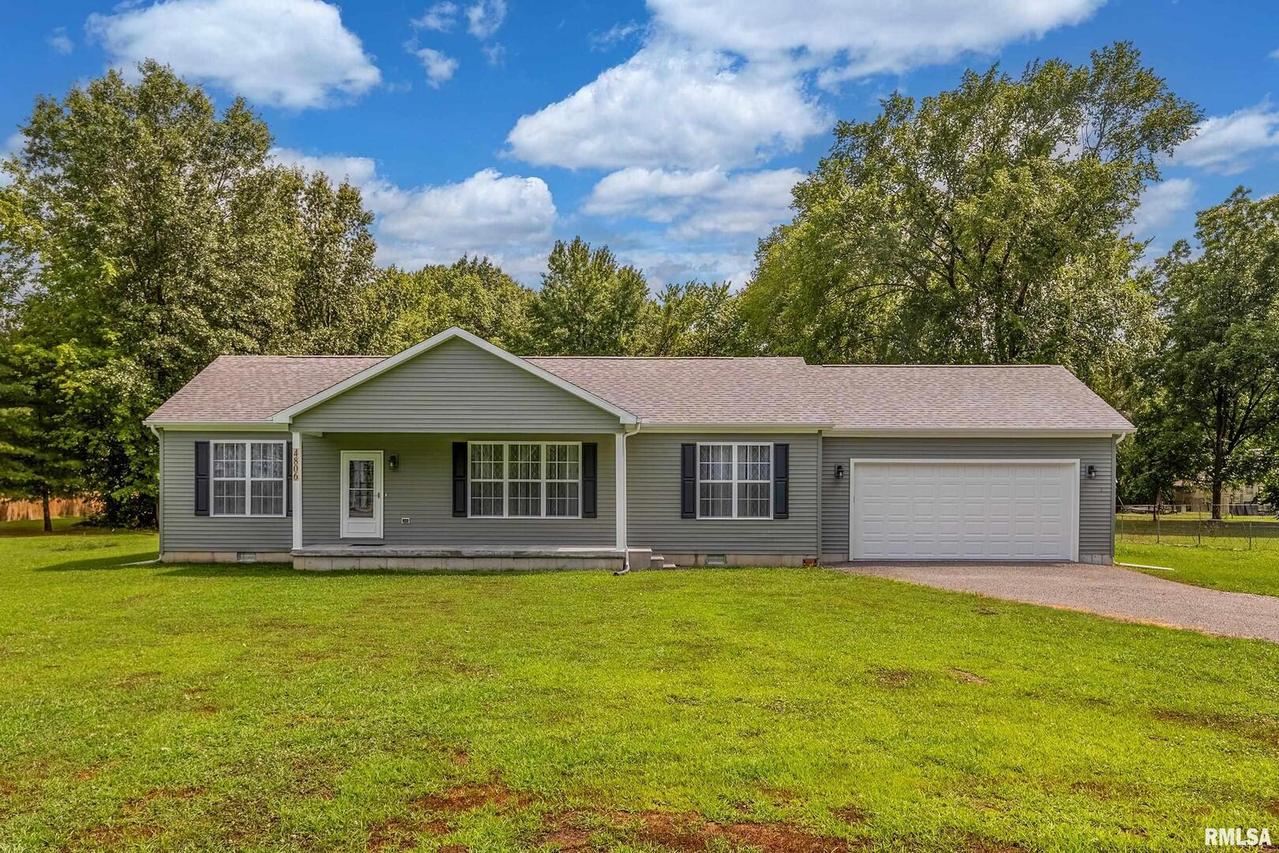 4806 Division St., Christopher, IL 62822