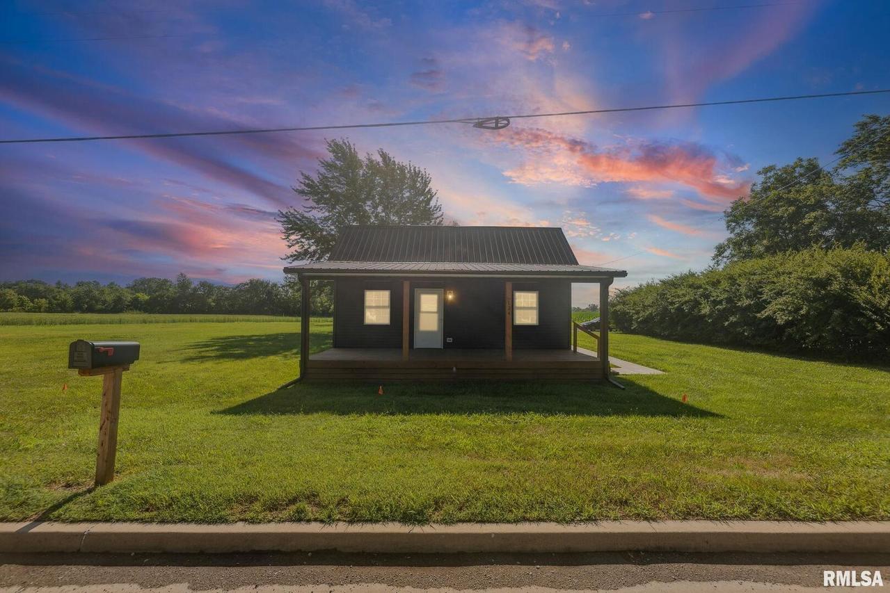 124 S Mine St., Sandoval, IL 62882