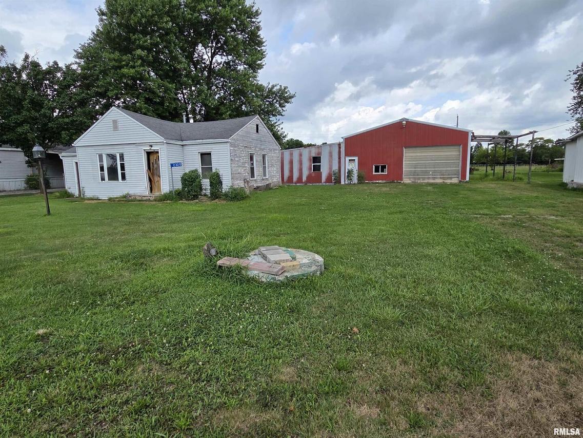 2320 W Main St., Salem, IL 62881