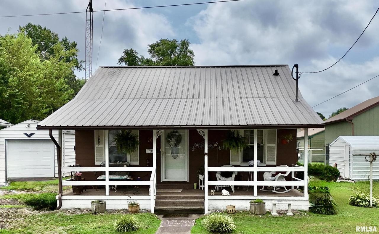 208 Charles St., Benton, IL 62812