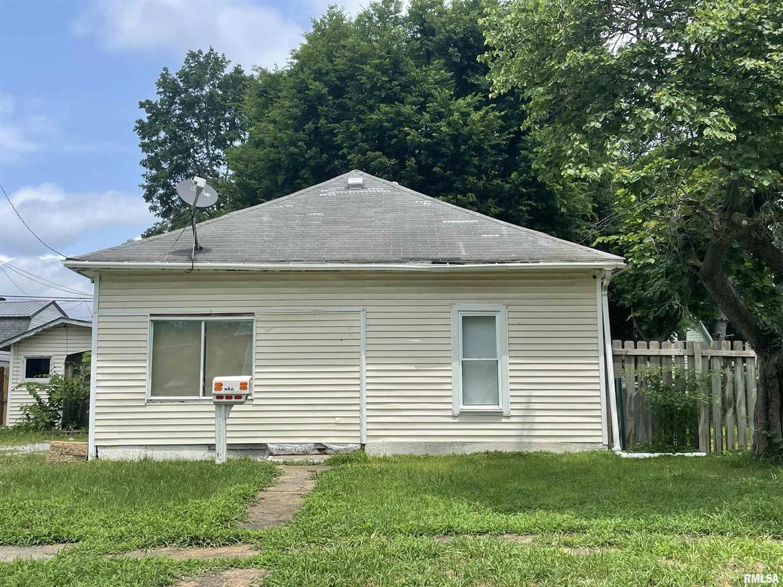 1005 E Elm St., West Frankfort, IL 62896