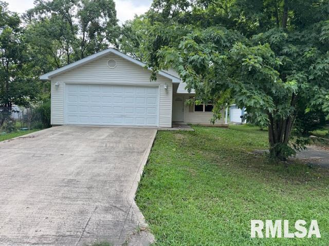 704 W 5th St., Johnston City, IL 62951