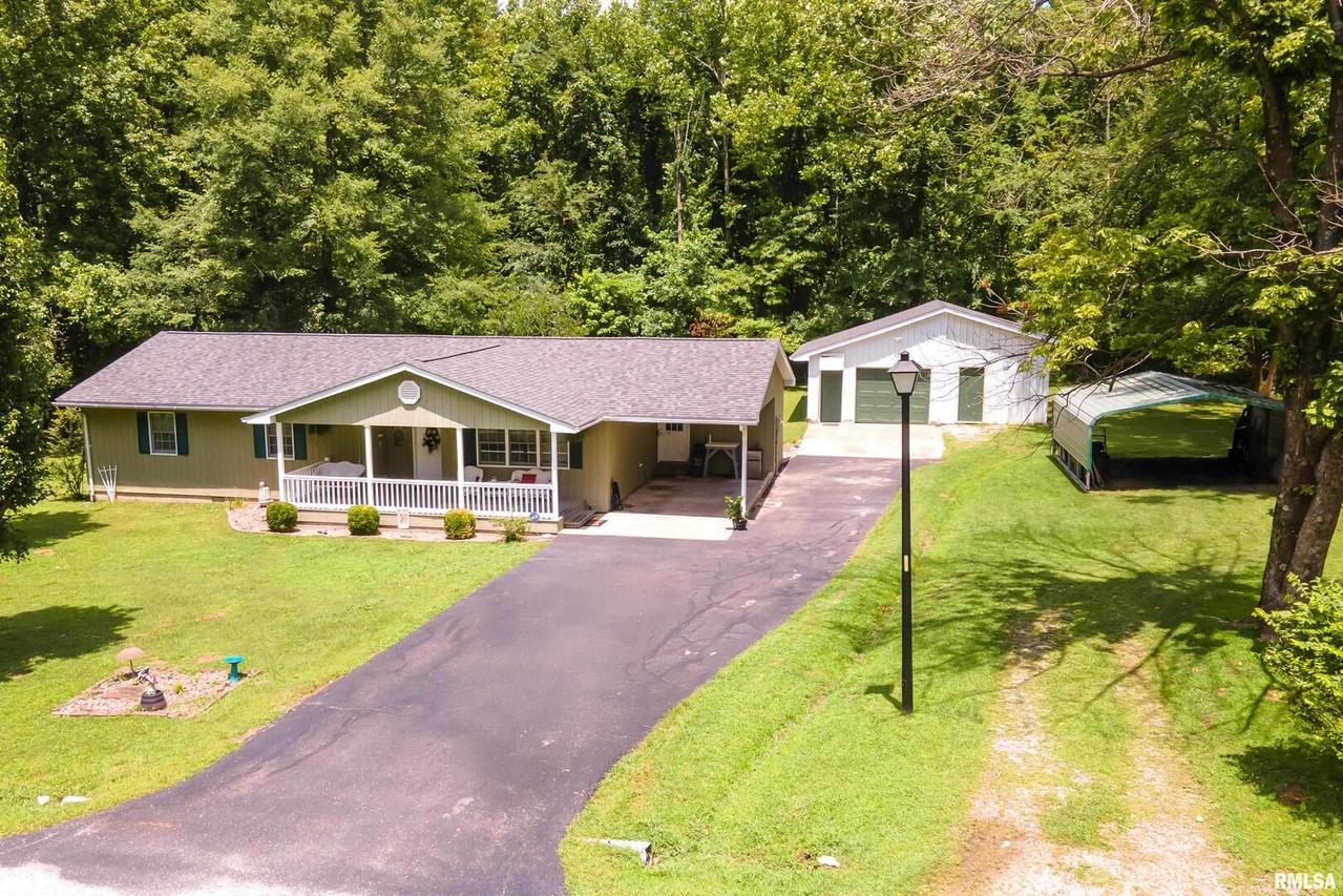 53 Tippy Rd., Murphysboro, IL 62966