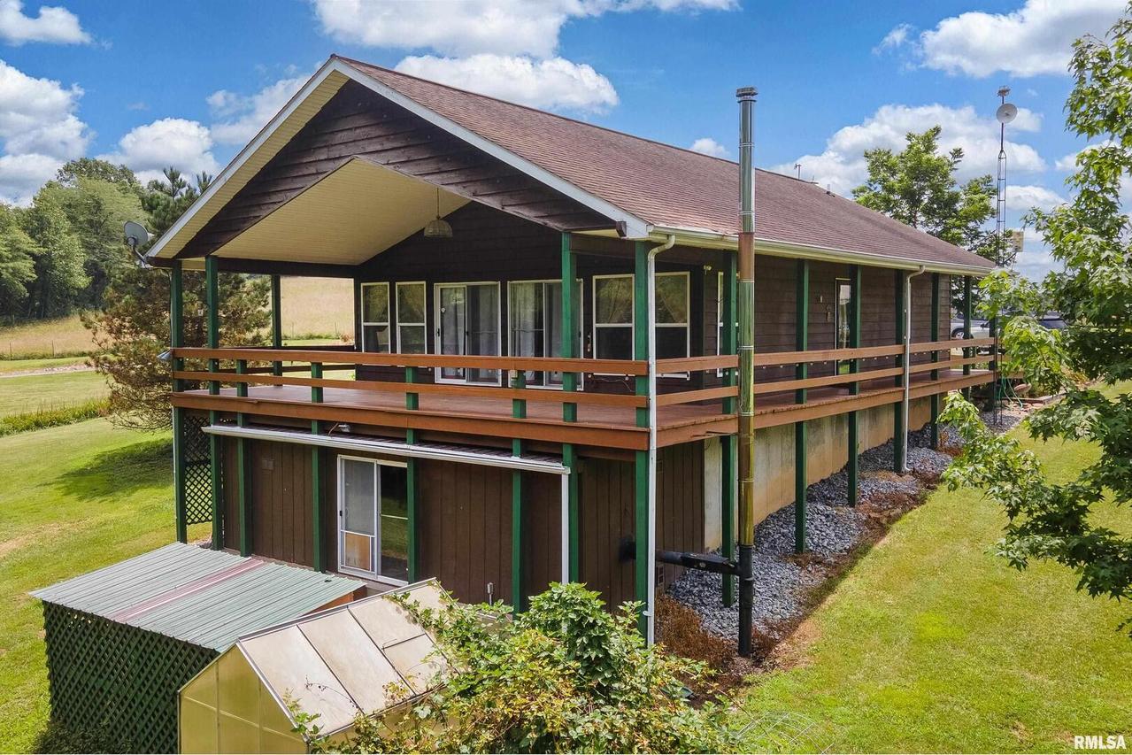 5341 N Lick Creek Rd., Carbondale, IL 62902