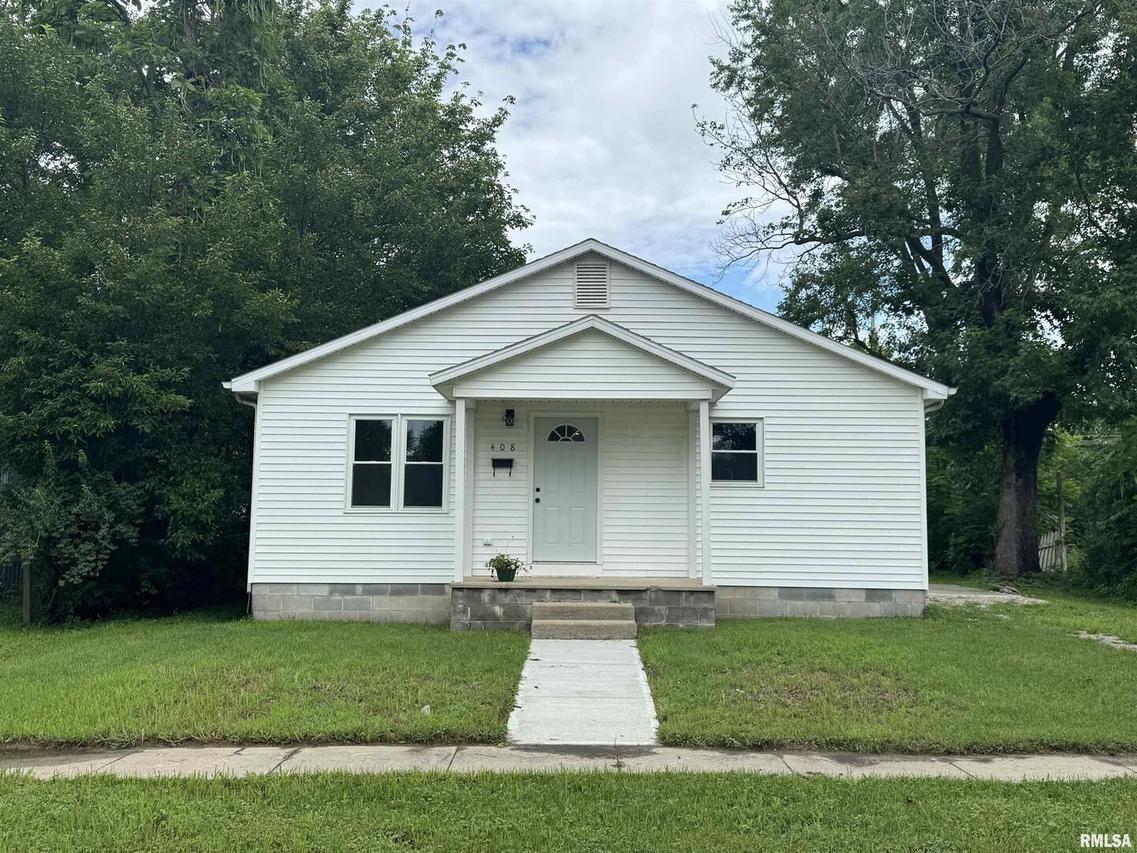 408 W 5th St., Flora, IL 62839