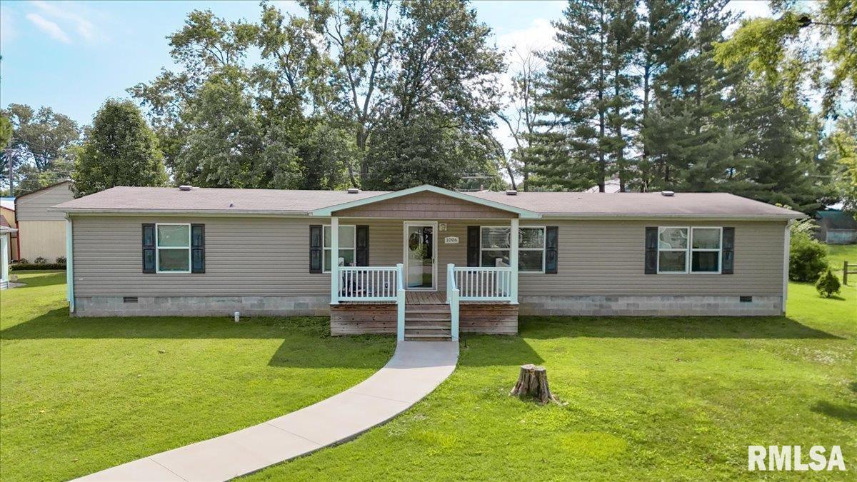 1006 S Land St., Harrisburg, IL 62946