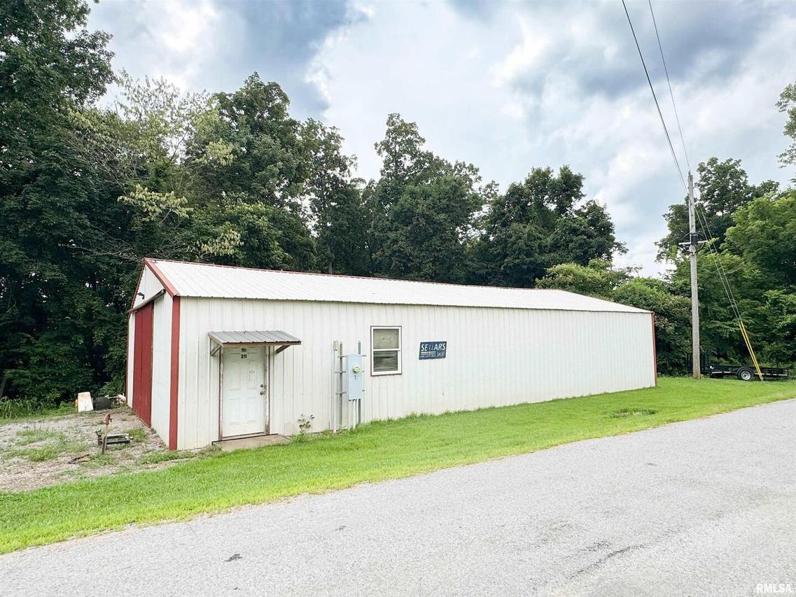 211 Spring St., Dongola, IL 62926