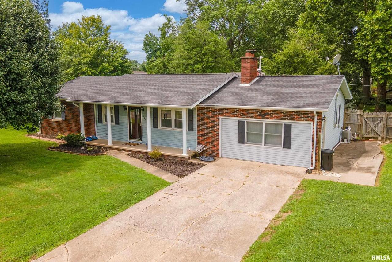 621 S 4th St., Herrin, IL 62948