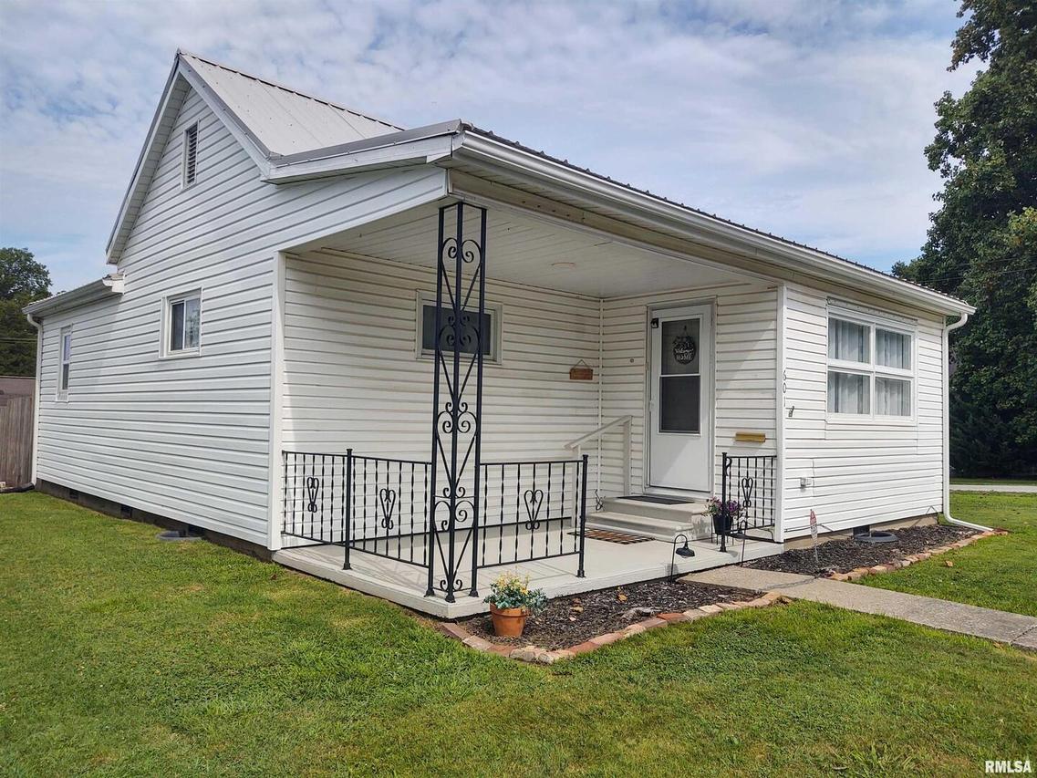 601 S State St., Christopher, IL 62822