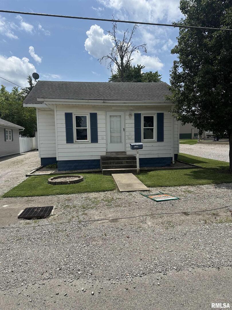 8 E Hawkins St., Pinckneyville, IL 62274