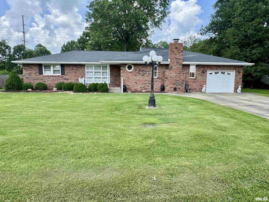 11 W Oak Park St., Centralia, IL 62801