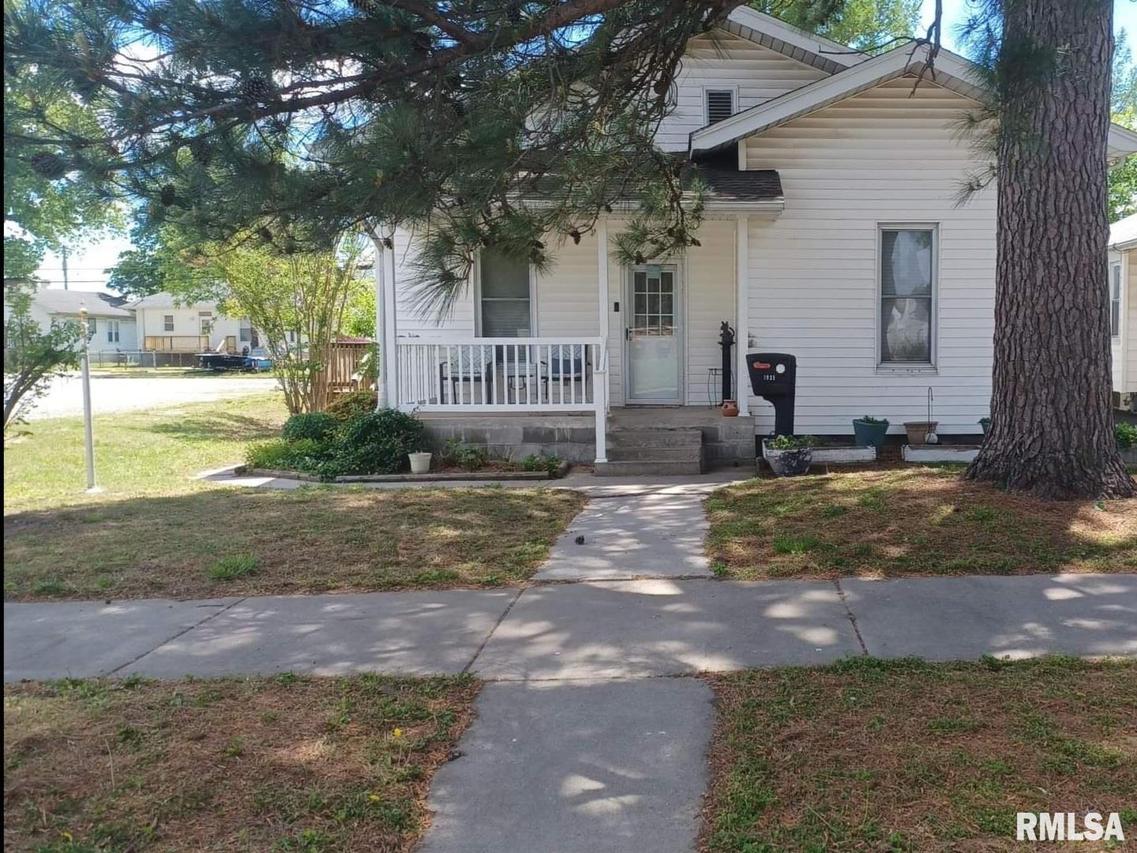 1935 Elm St., Murphysbor, IL 62966