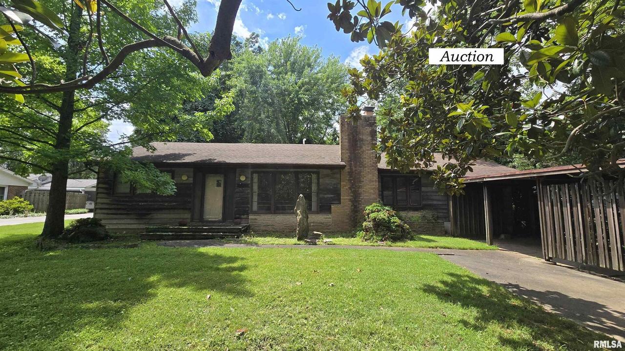 1004 Taylor Dr., Carbondale, IL 62901