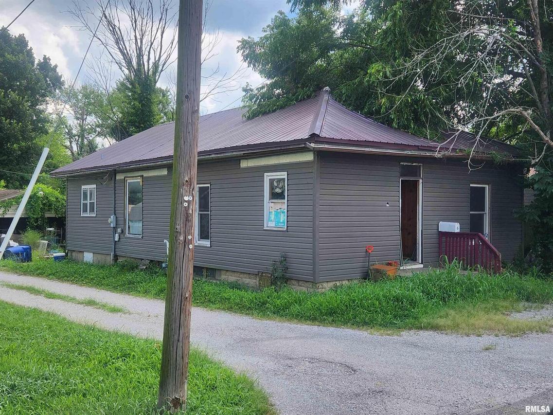 6 Fallon St., Pinckneyville, IL 62274