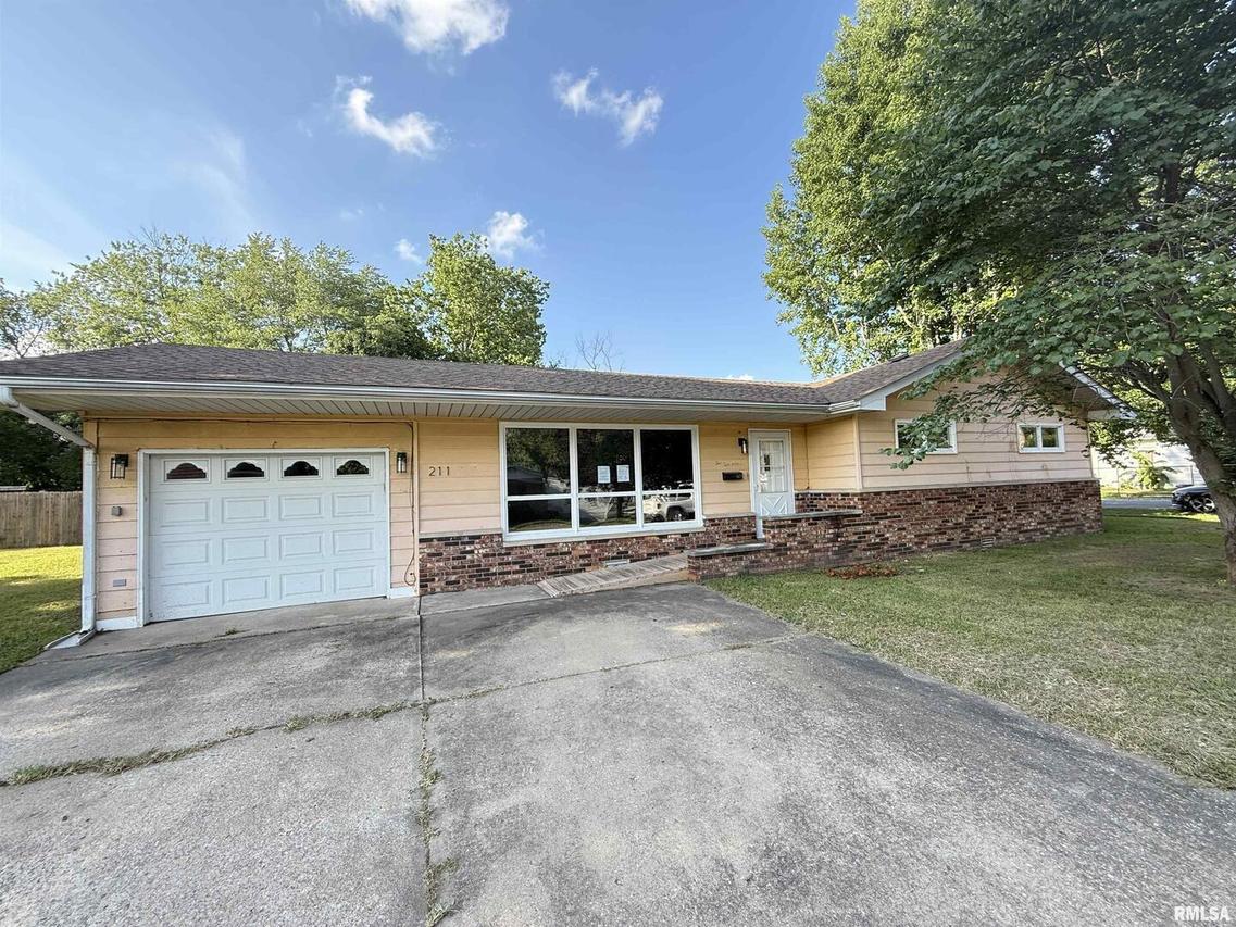 211 E Cleveland St St., Westfrank, IL 62896