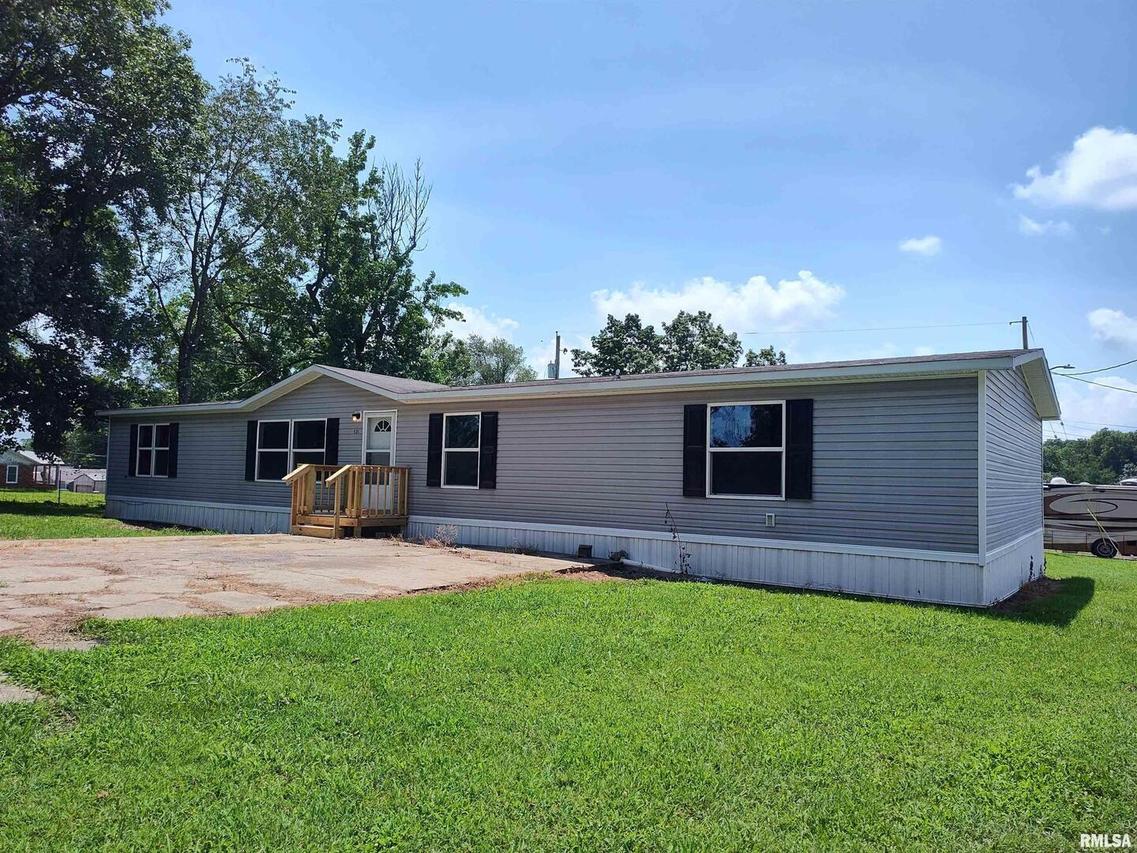 531 Cemetery Rd., Grayville, IL 62844