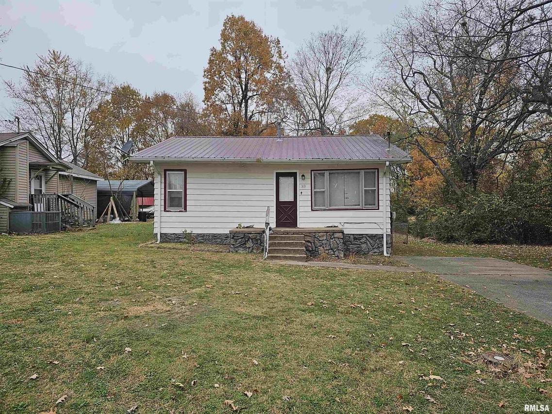 313 E 9th St., Brookport, IL 62910