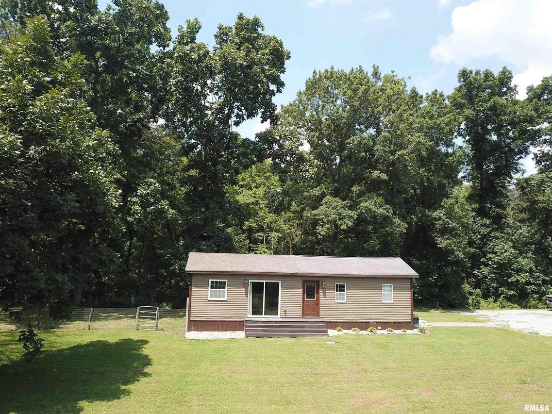 2799 Cypress Dr., Flora, IL 62839