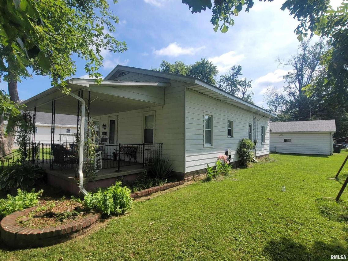 1220 S Jefferson St., Salem, IL 62881