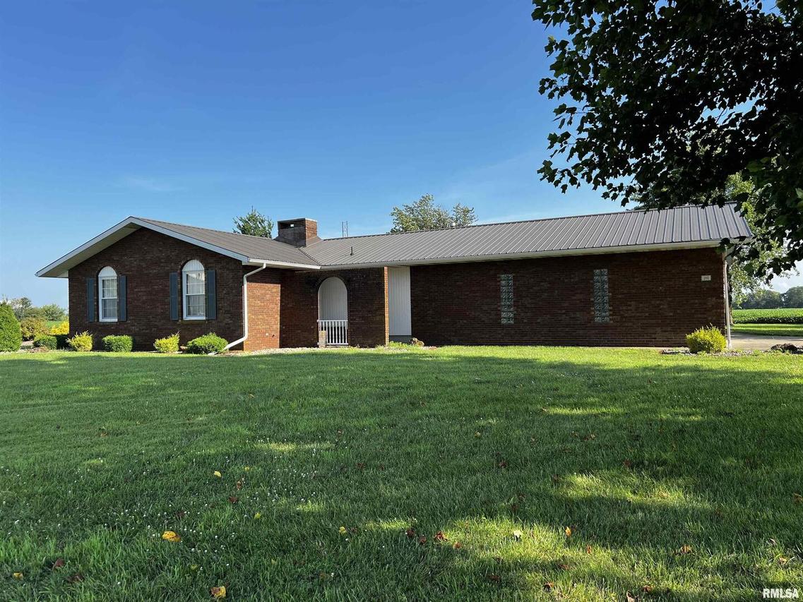 210 W 5th St., St Peter, IL 62880